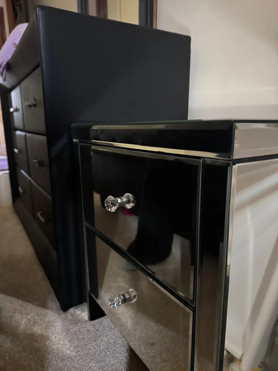 Mirrored bedside tables x2 - Image 1