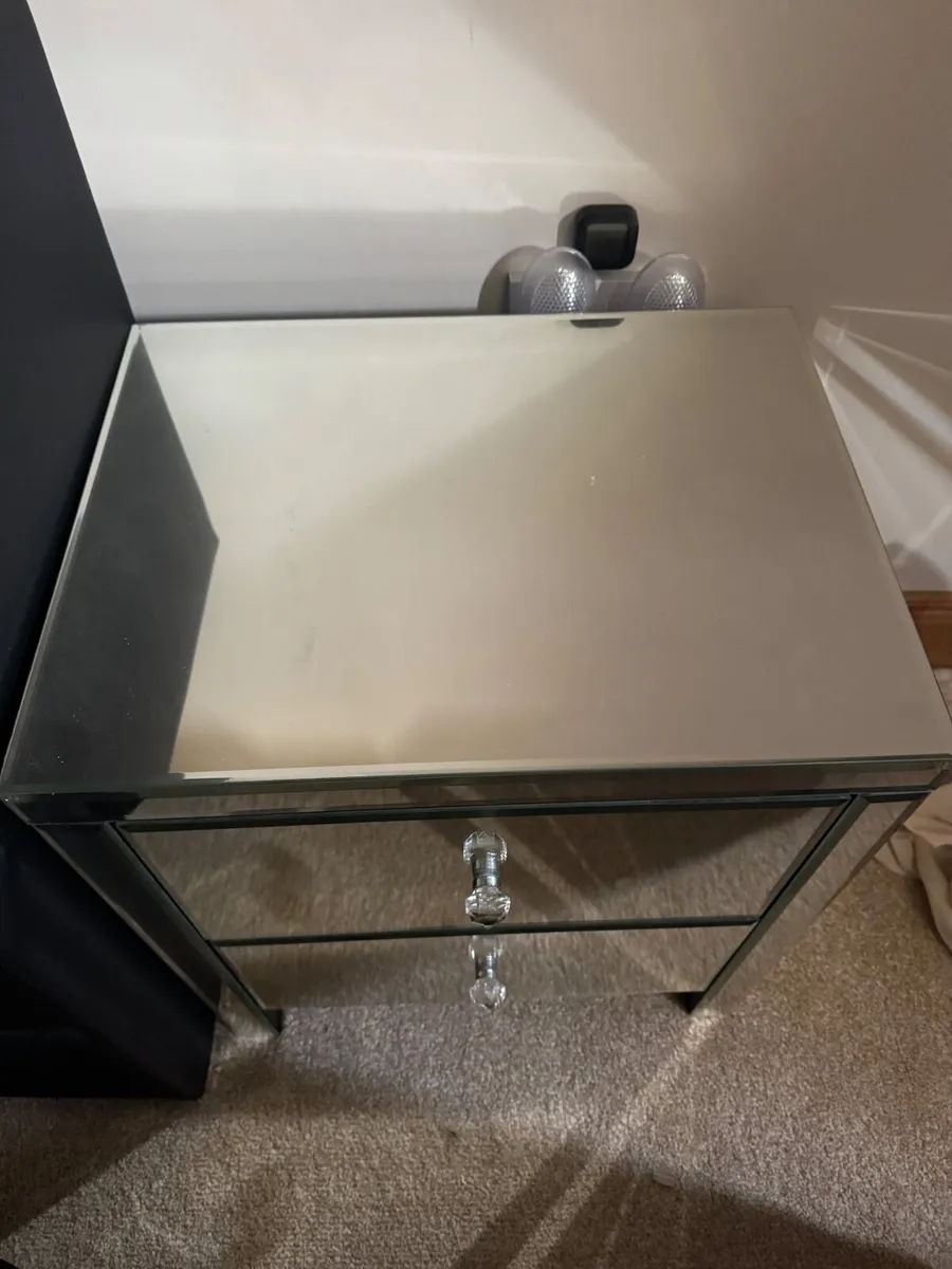 Mirrored bedside tables x2 - Image 2