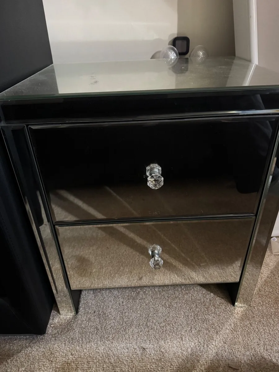 Mirrored bedside tables x2 - Image 4