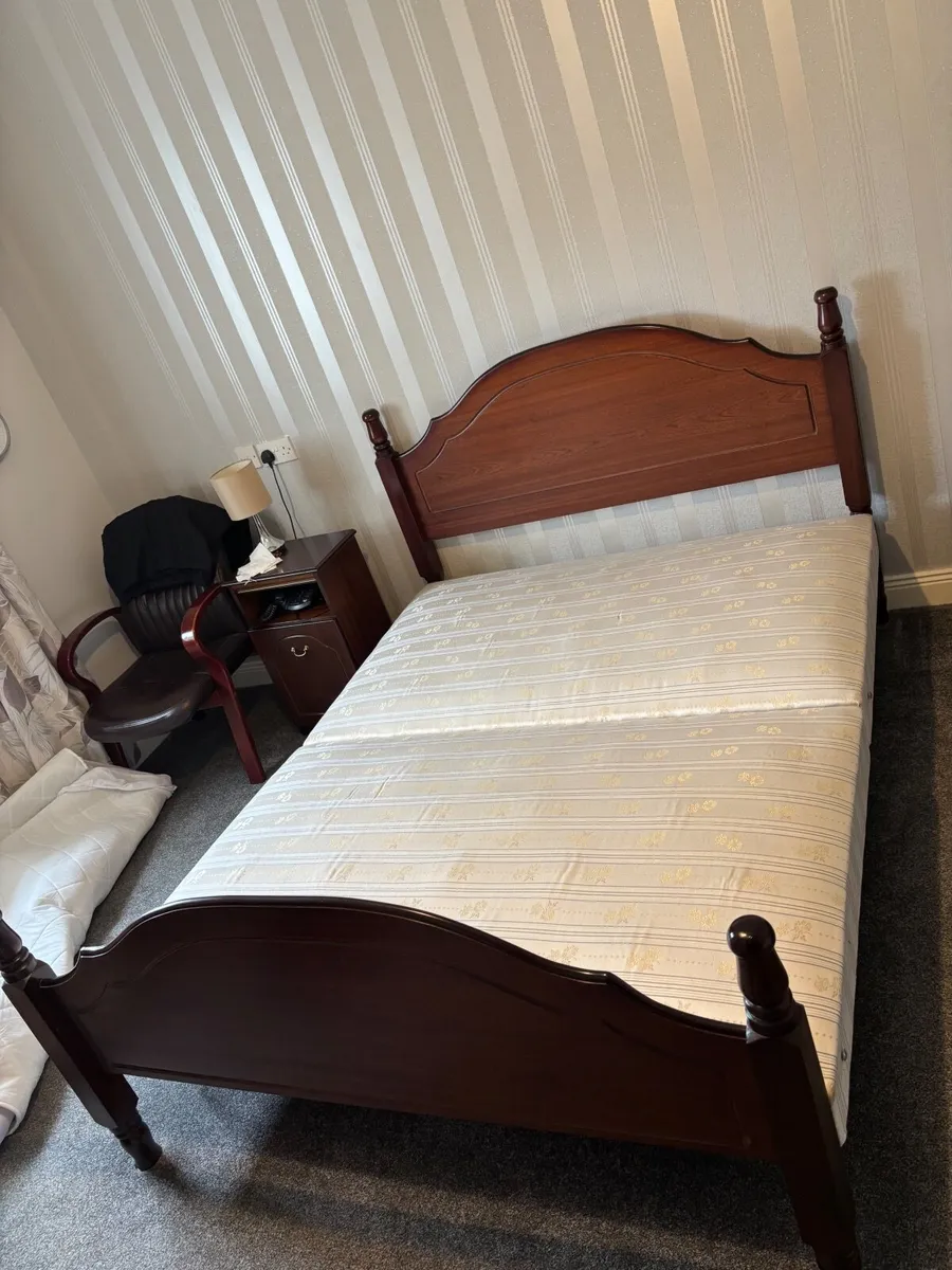 5 foot bed - Image 1