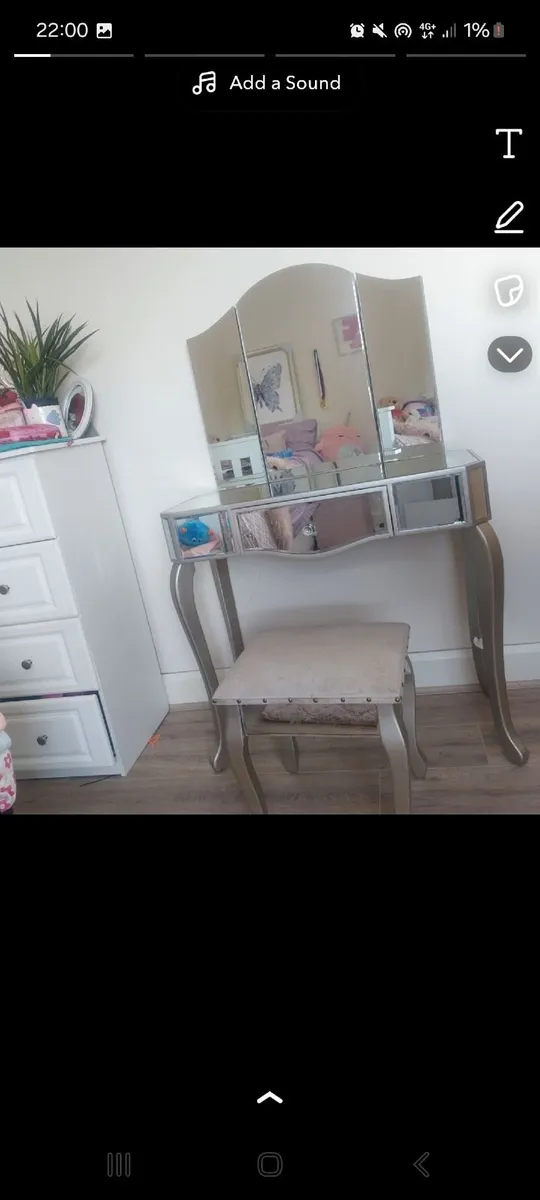 Dressing table - Image 1