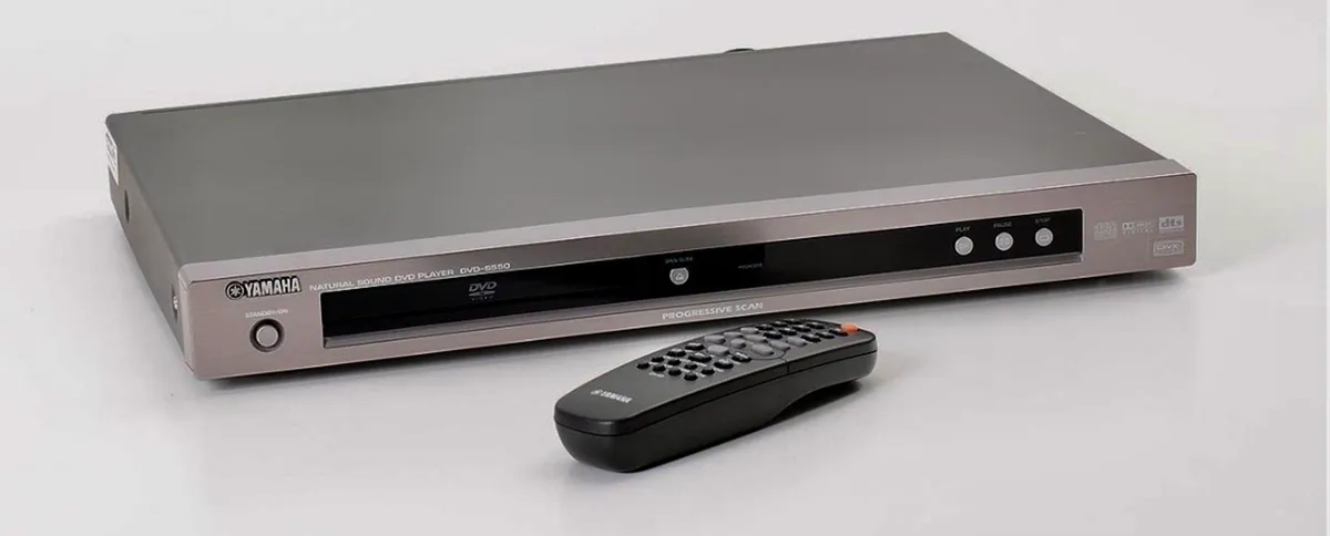 Yamaha dvd s550 cd/dvd player - Image 1