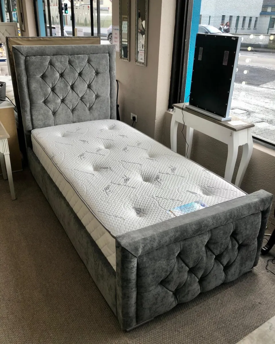 Hilton Chesterfield Bed Frame With Mattress - Image 4