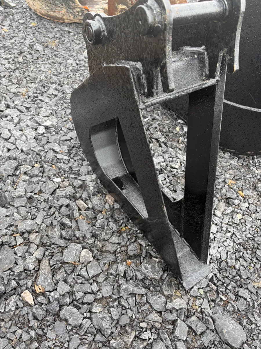 Unused Mc Cleary 35/45mm pin shoring bucket - Image 1