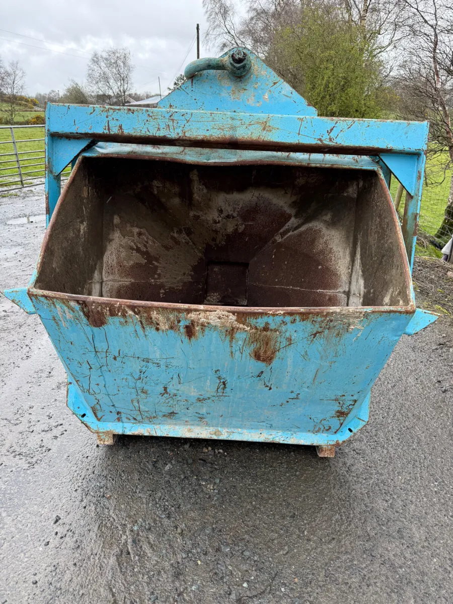 Concrete Skip (half metre) - Image 3