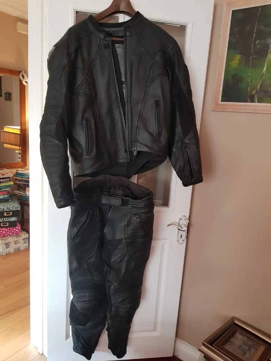 Frank Thomas 2 piece mens motorcycle leathers - Image 1