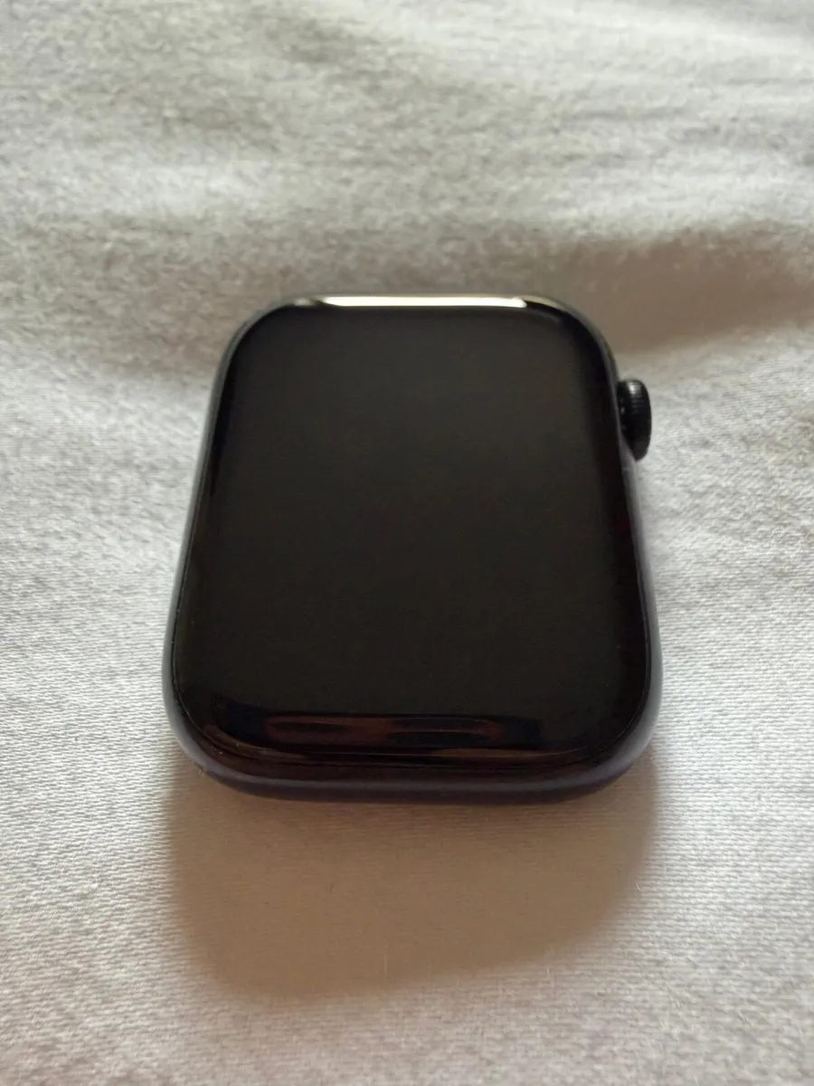 Apple Watch Series 8 GPS 45mm Midnight -  €320 OBO - Image 3