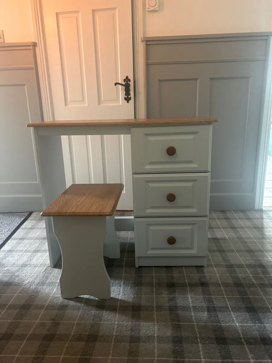 Vanity unit/dresser