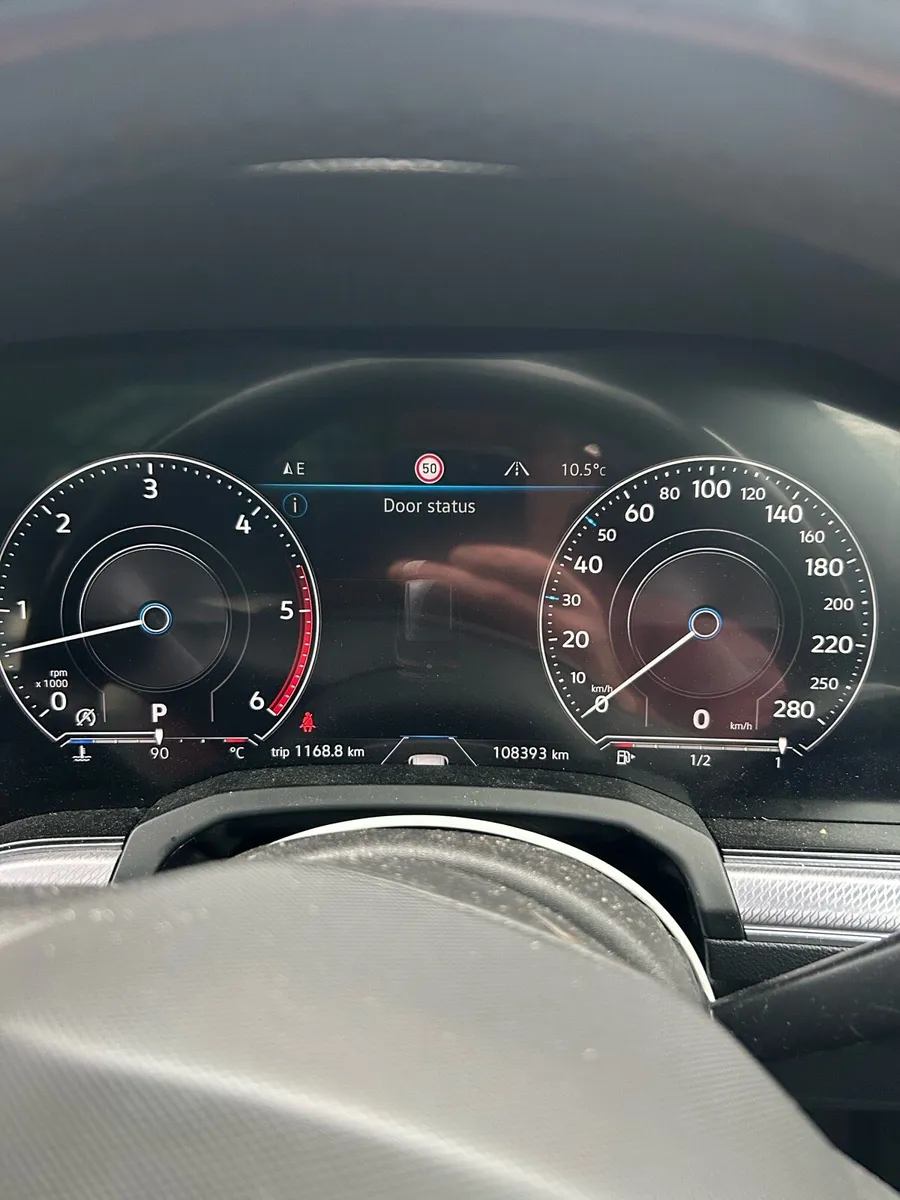 Volkswagen Touareg - Image 4