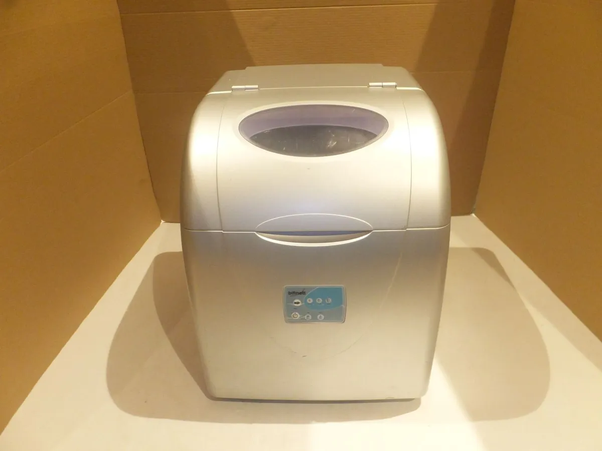 ice cube maker - Image 1