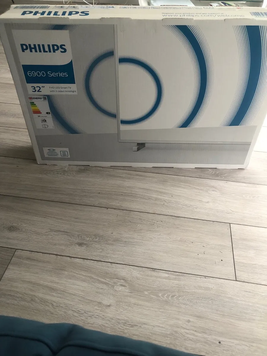 New 32 inch Philips Smart TV with ambilight!