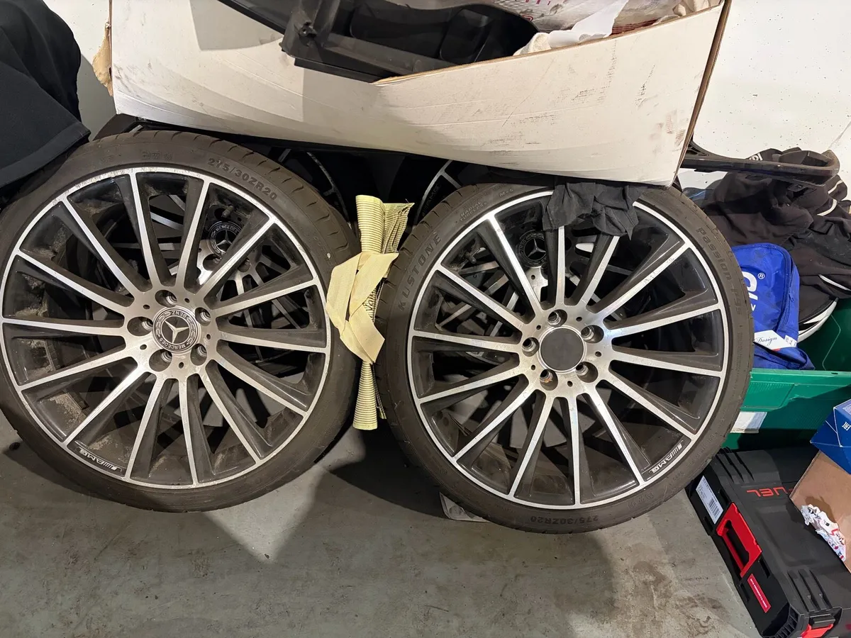 20” Mercedes alloy wheels - Image 1