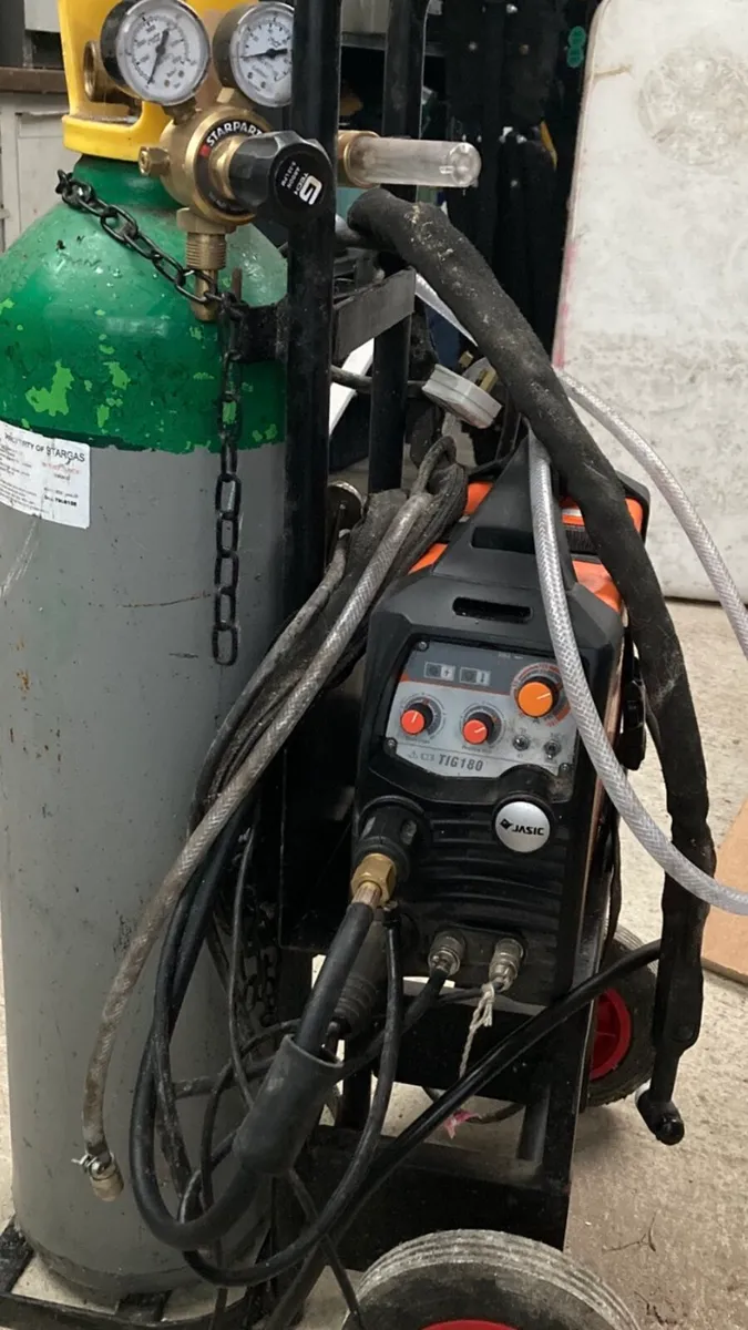 Tig welder and gas bottle - Image 1