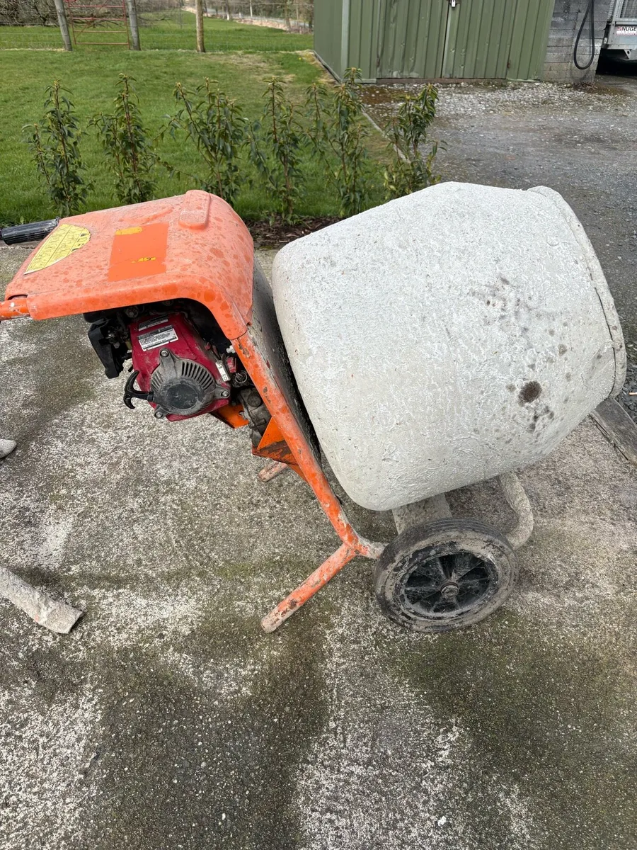Petrol cement mixer for sale - Image 4