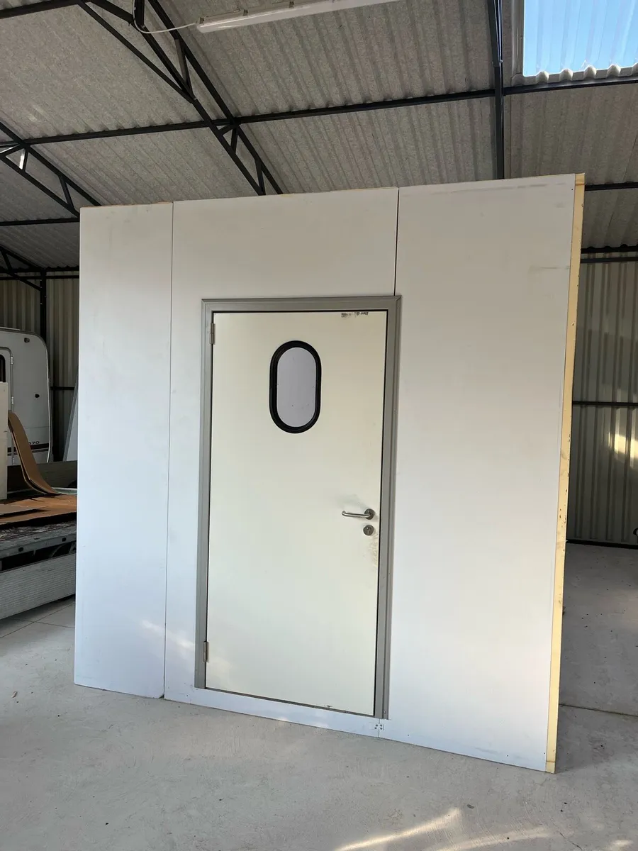 Insulated room/laboratory - Image 1