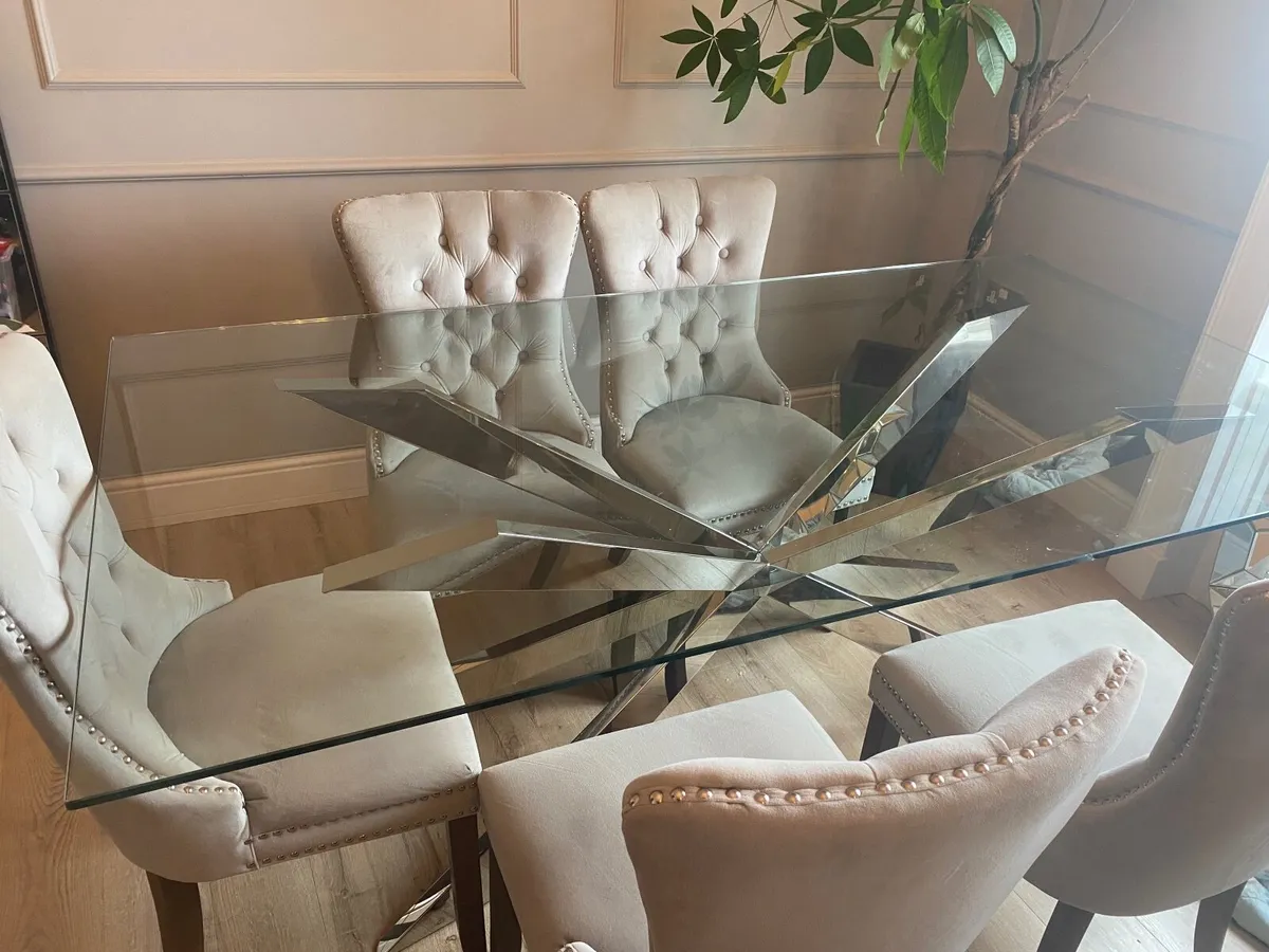 Dining table  and chairs - Image 1