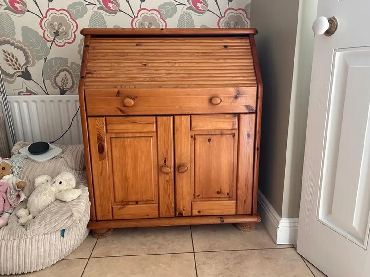 Pine Bureau - Image 1