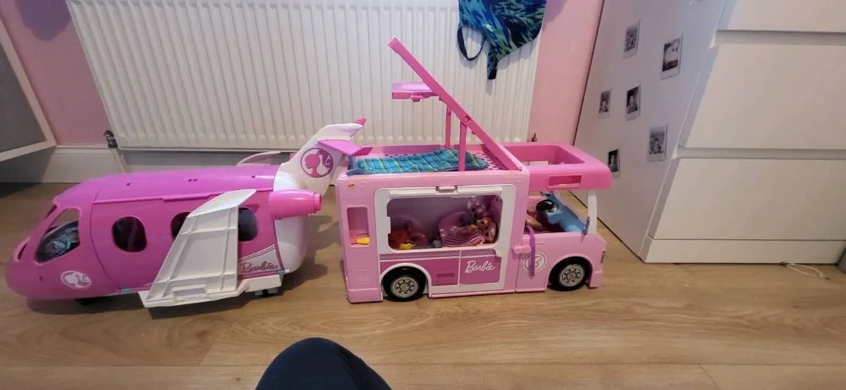 Barbie dream house plus camper, aeroplane and cars - Image 2