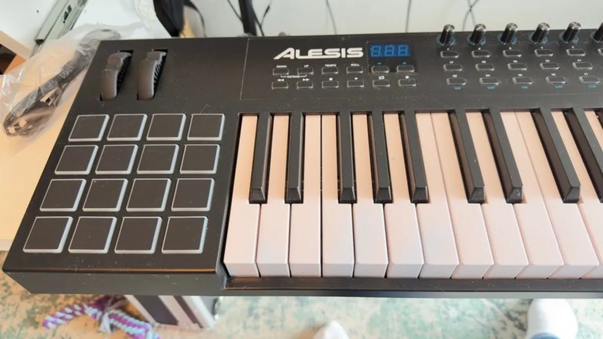 Alesis VI61 - Image 1