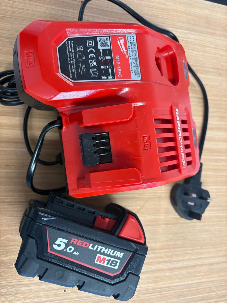 Milwaukee Fast charger new / 5ah battery