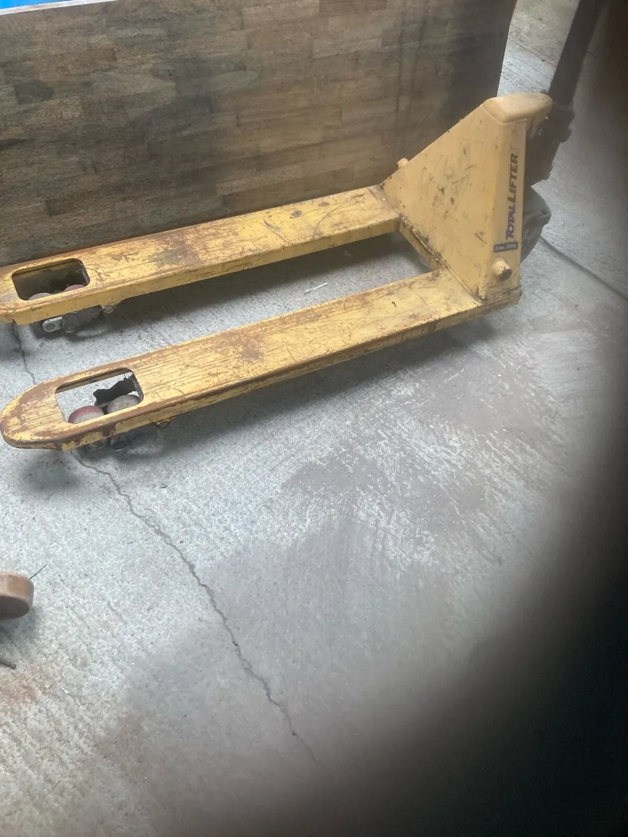 Pallet truck
