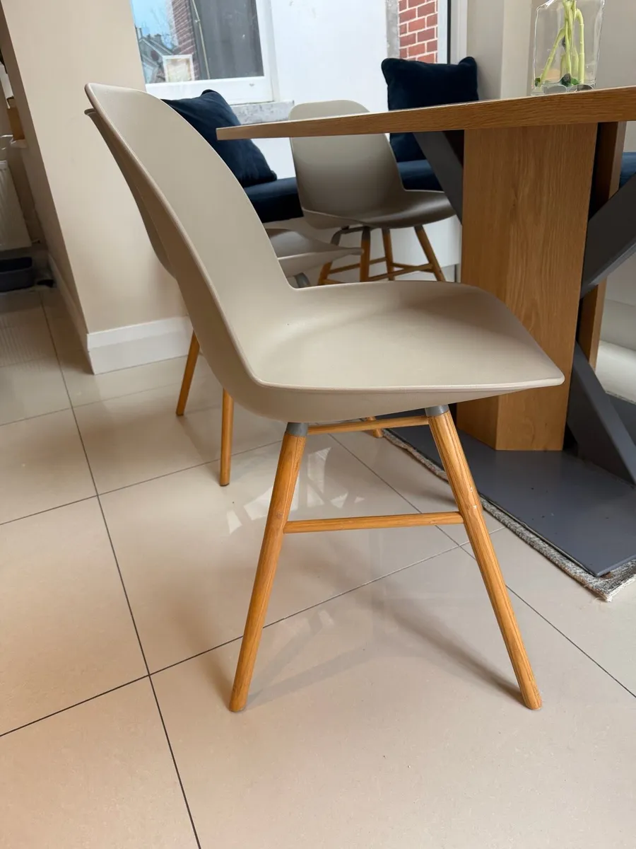 Kitchen table chairs and bar stools - Image 4