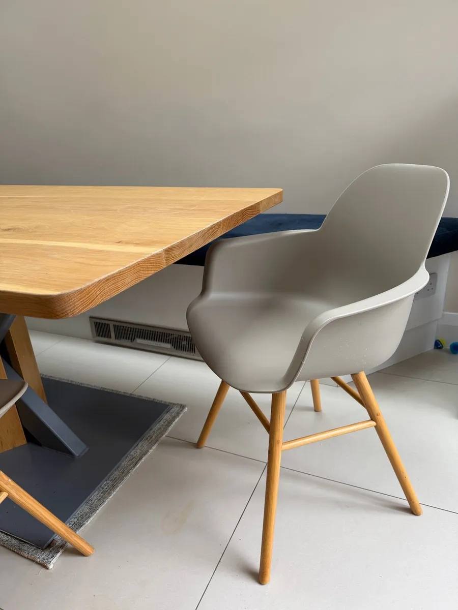 Kitchen table chairs and bar stools - Image 3