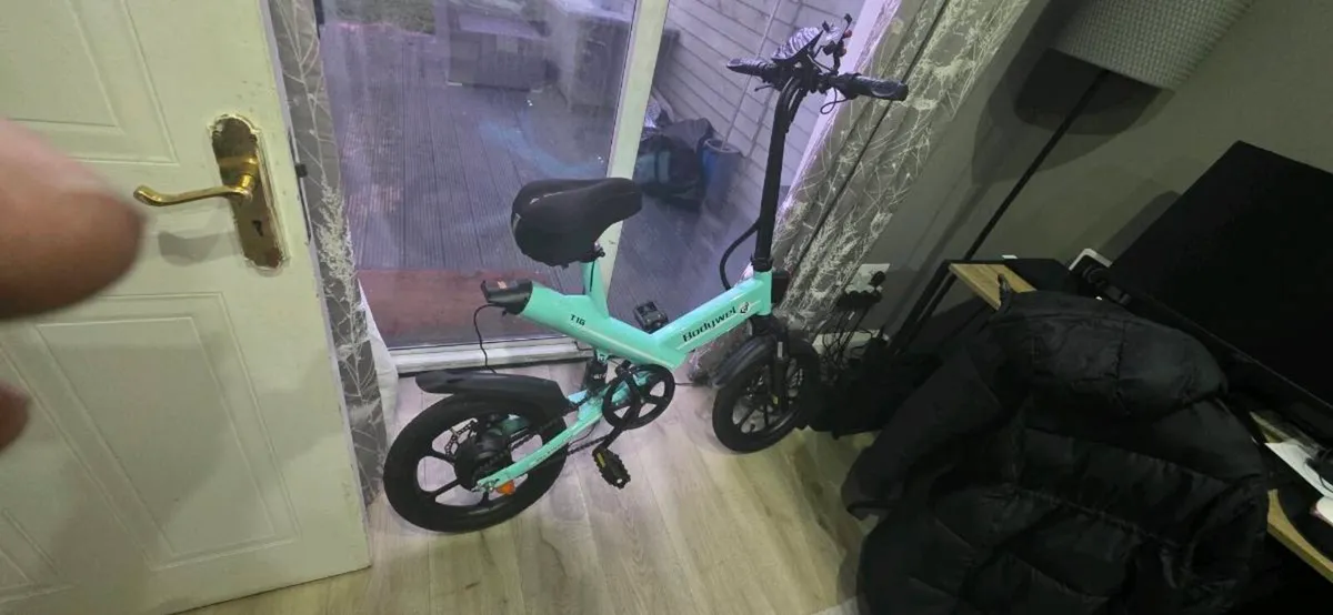 Bodywell T16 pedal assist city bike - Image 1