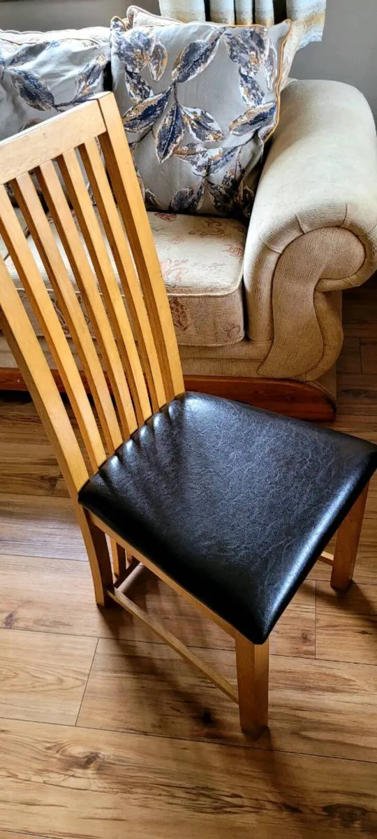 Kitchen Table and chairs - Image 4