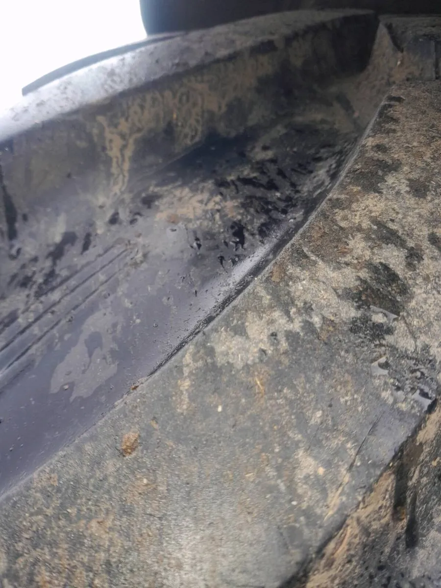 2 tractor tyre's - Image 2