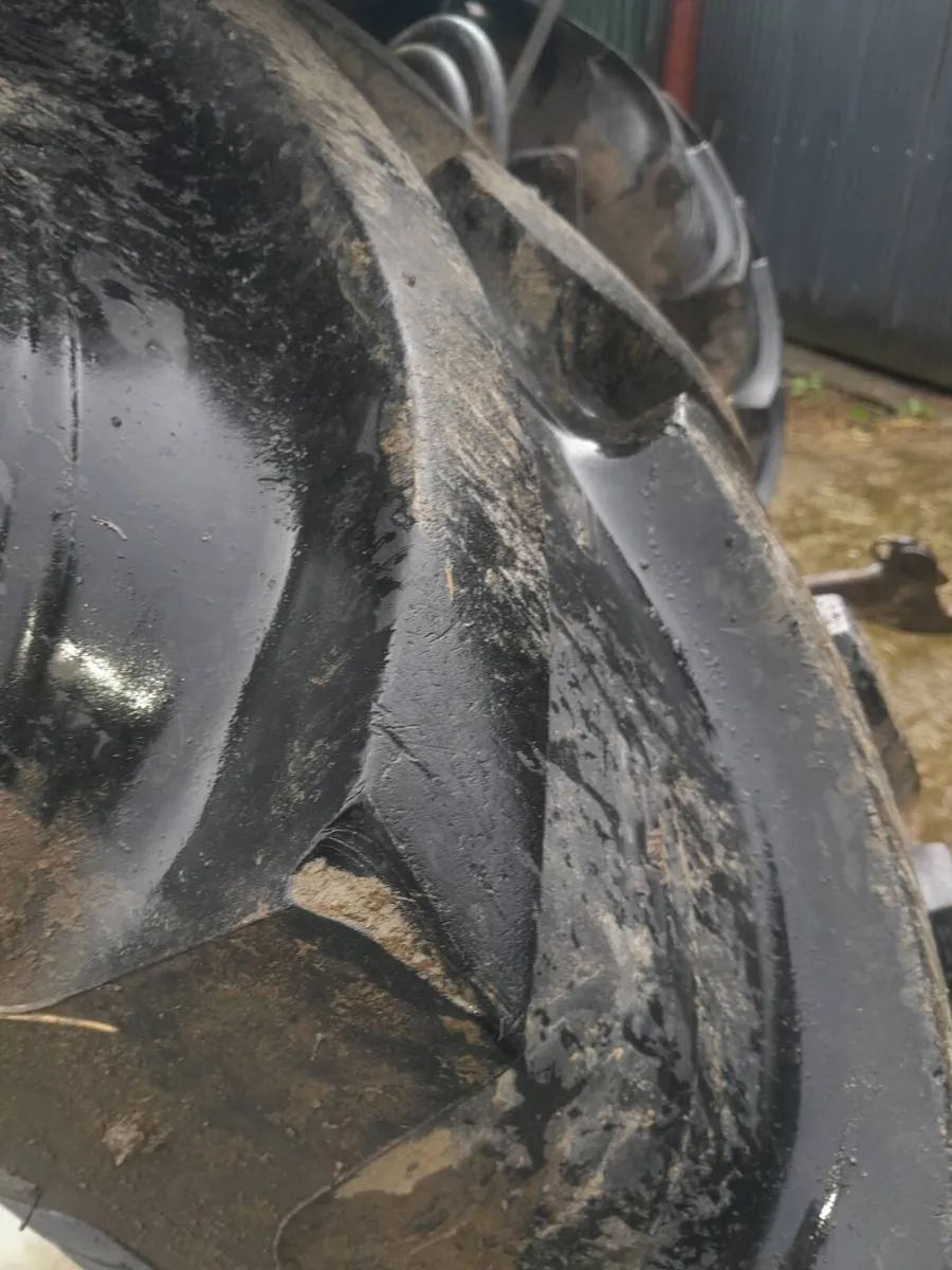 2 tractor tyre's - Image 3