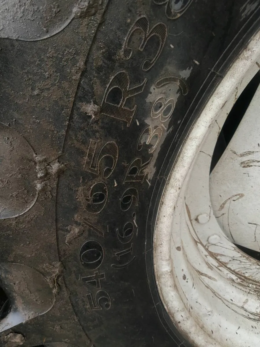 2 tractor tyre's - Image 1