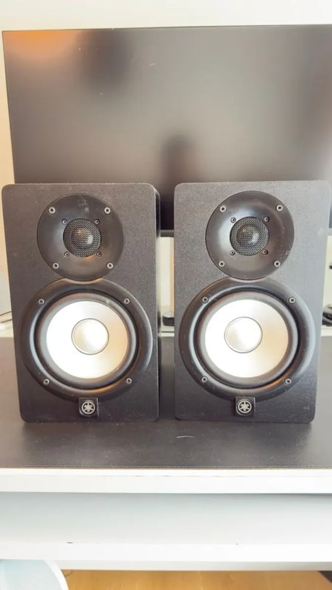 Yamaha HS5 Active Studio Monitor Pair - Black - Image 1