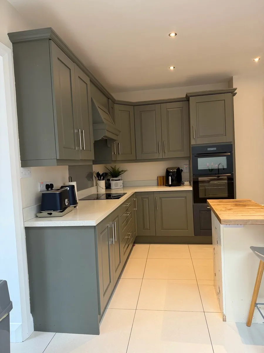 Kitchen units - Image 1