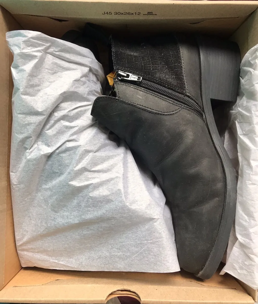 Women black shoes - Image 2