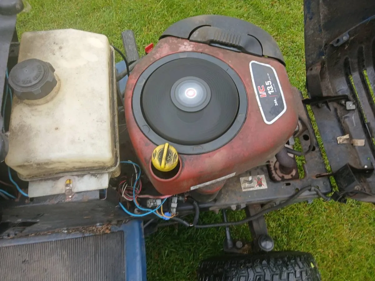 Ride  on mower and engine - Image 4