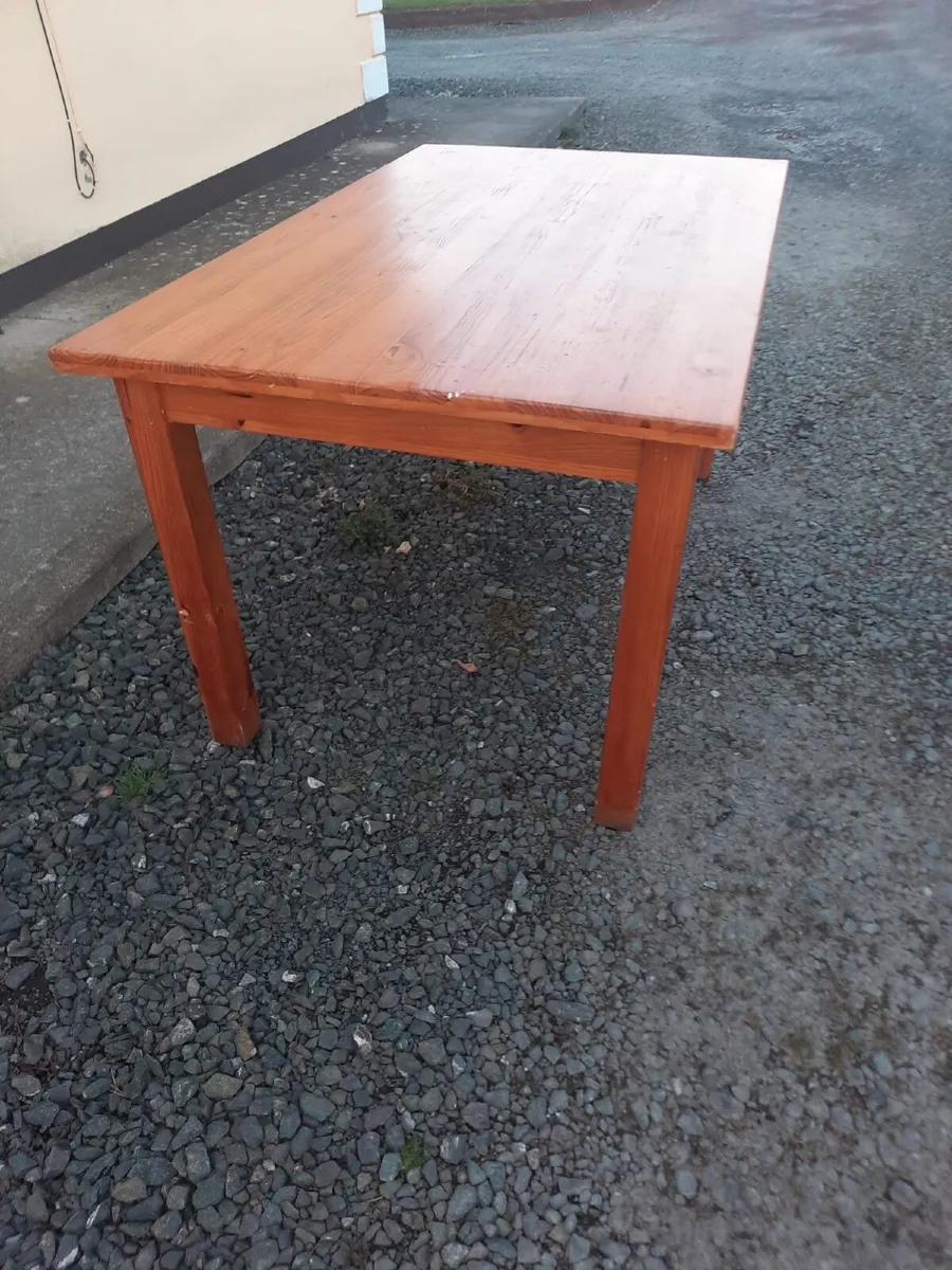 Kitchen table and chairs - Image 3
