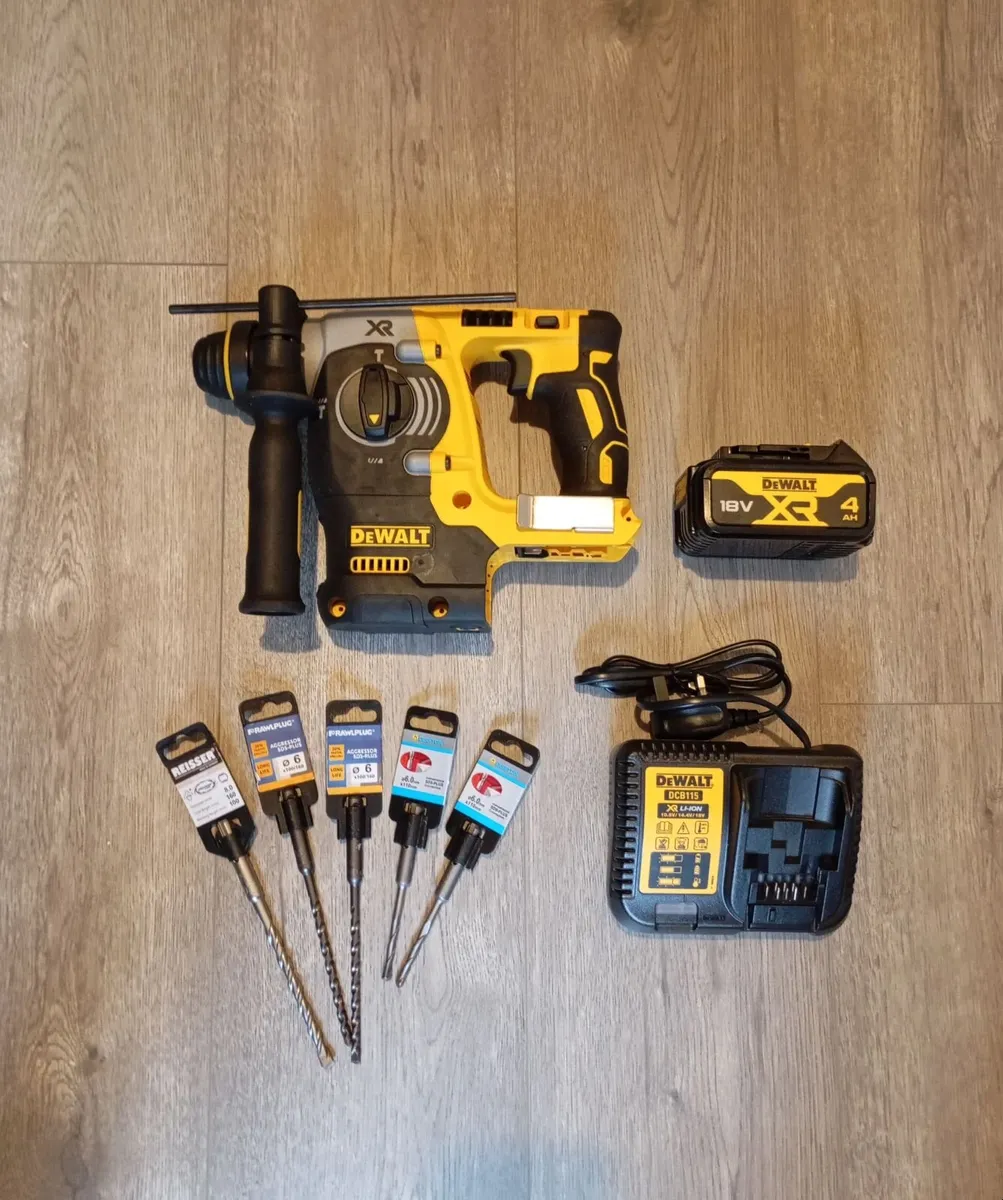 DeWalt dch273 SDS Masonry Drill - Image 1