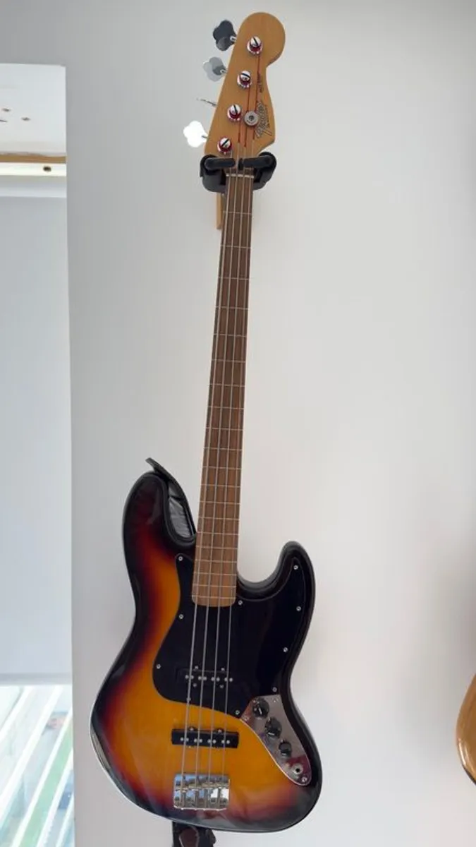 Fender Standard Jazz Bass Fretless - Made in Mexico (MX17/18) - Image 1