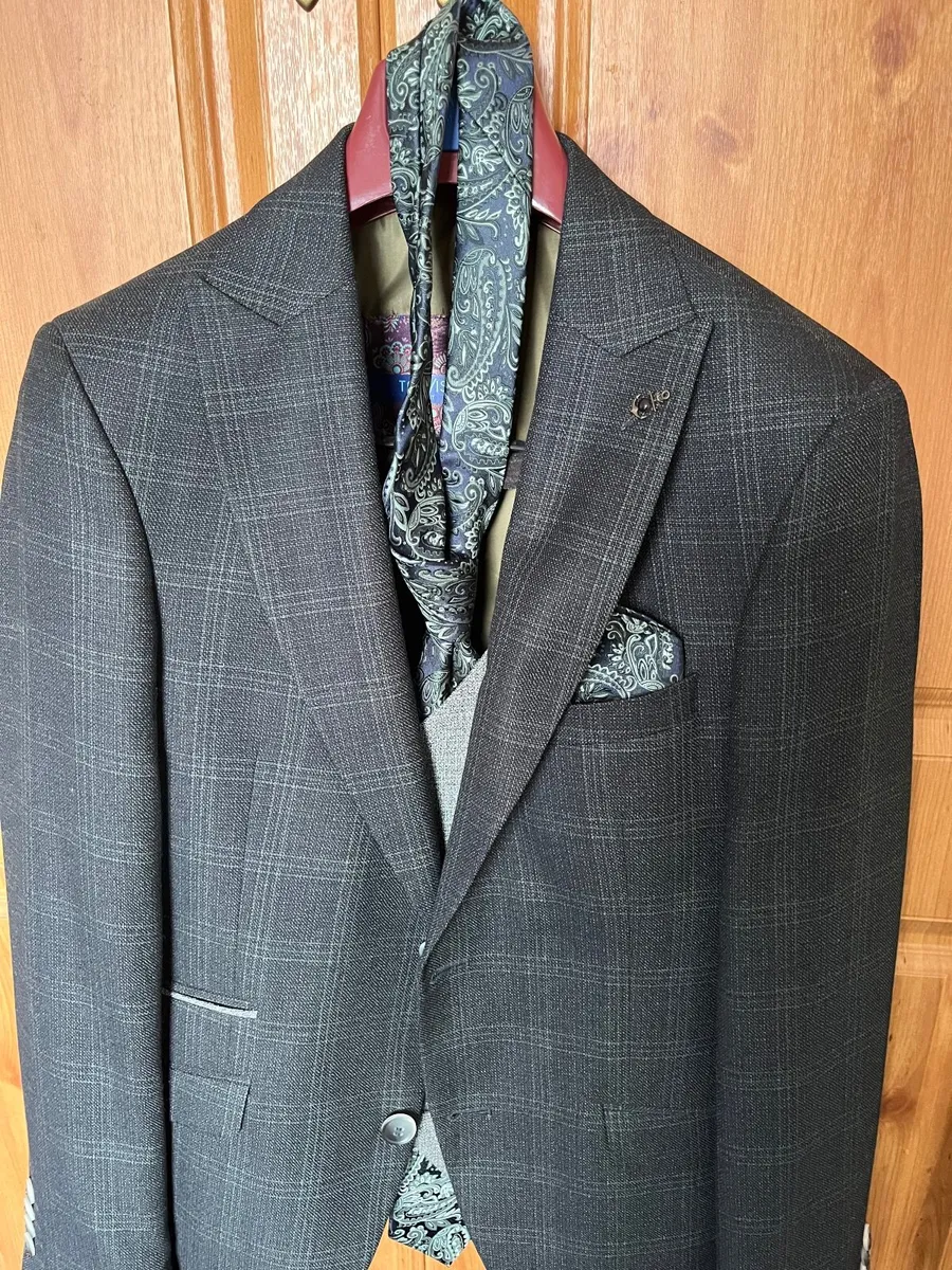 Men’s suit - Image 2