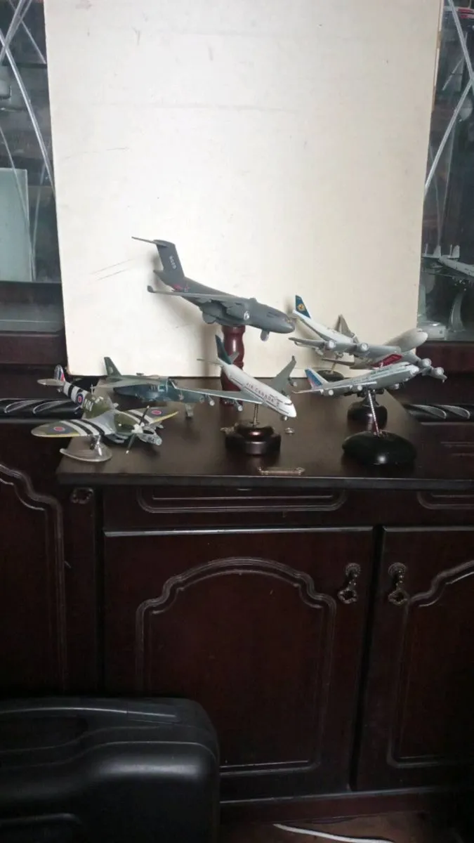 I DIE-CAST MODLES PLAINS 8 IN TOTAL.€60 - Image 1