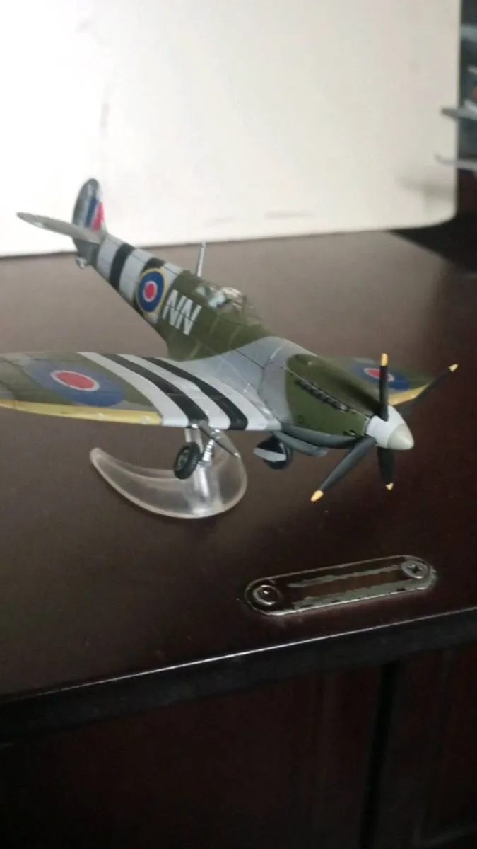 I DIE-CAST MODLES PLAINS 8 IN TOTAL.€60 - Image 3