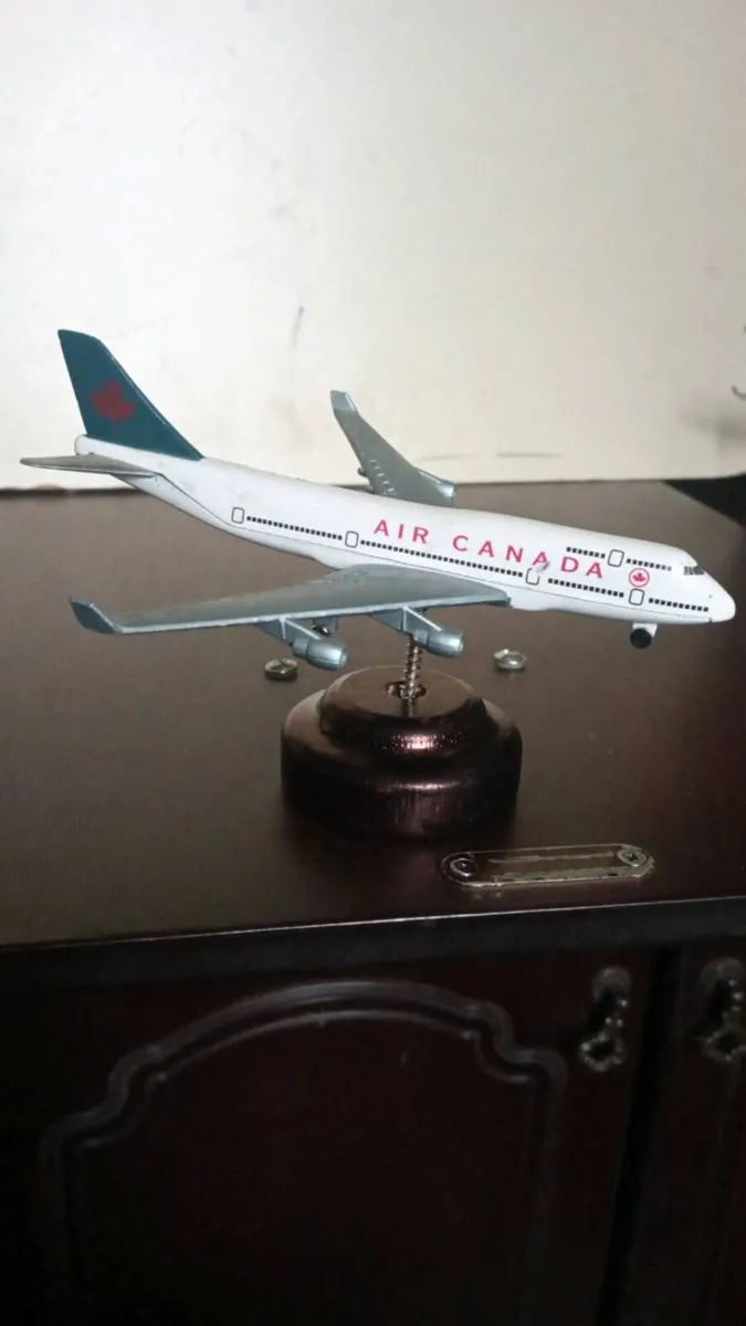 I DIE-CAST MODLES PLAINS 8 IN TOTAL.€60 - Image 4