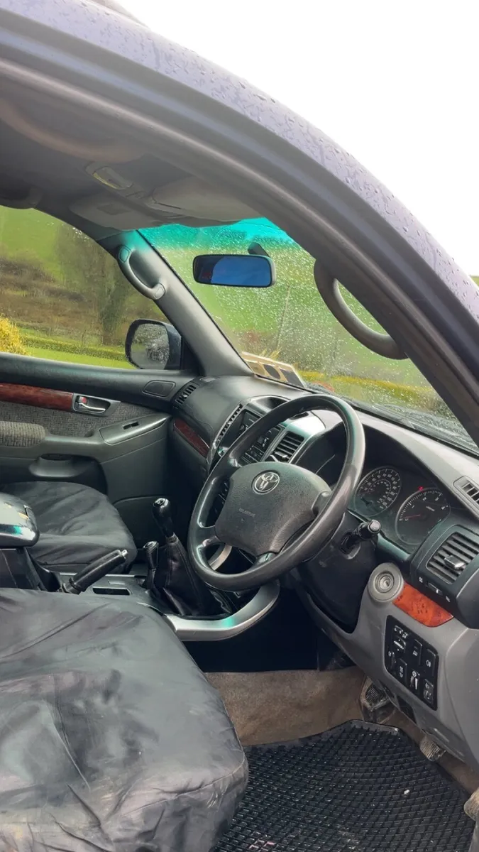 Toyota Land Cruiser 2004 - Image 3