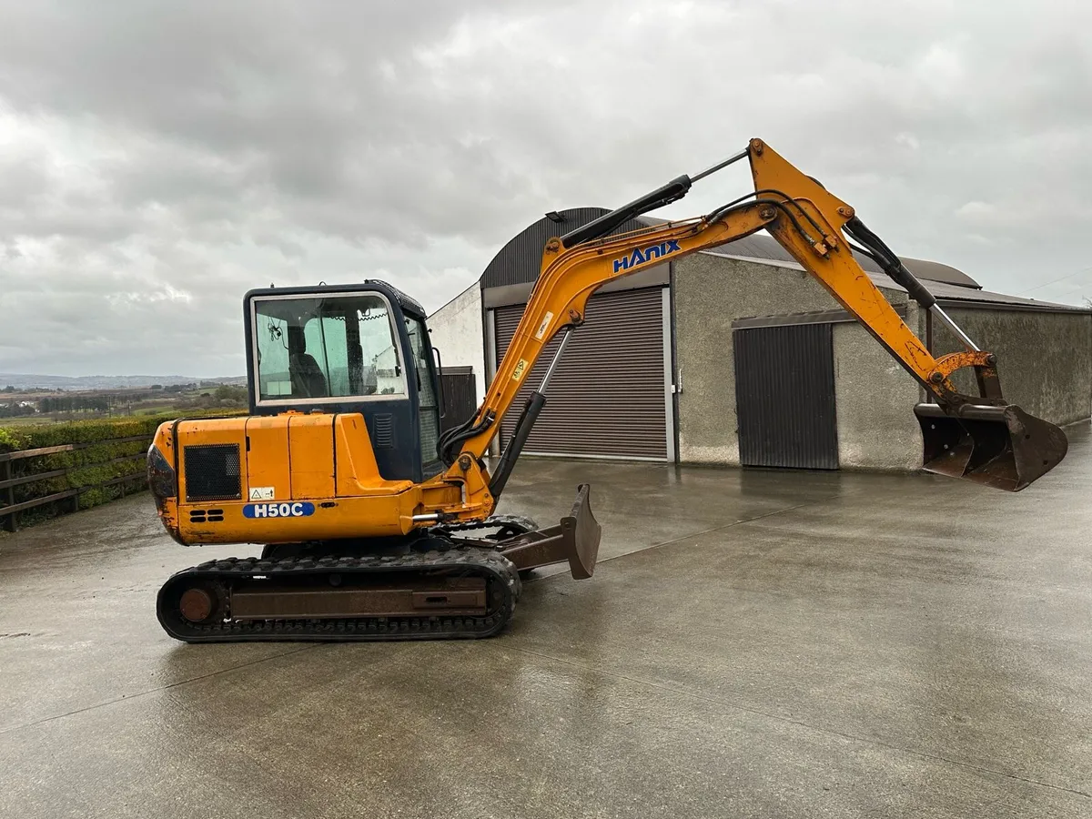 Hanix 5ton digger - Image 2