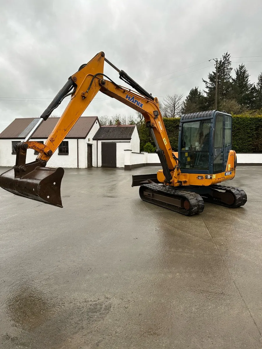 Hanix 5ton digger - Image 3
