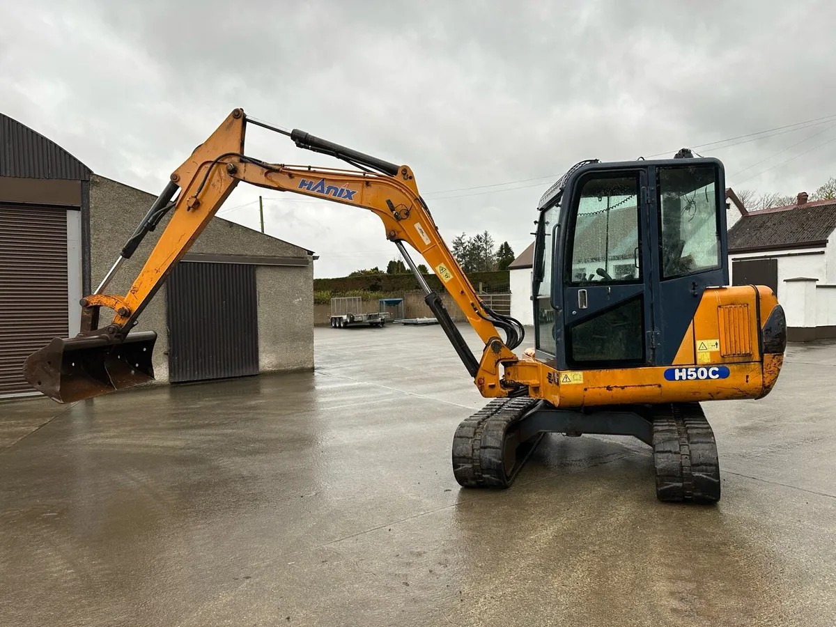 Hanix 5ton digger - Image 4