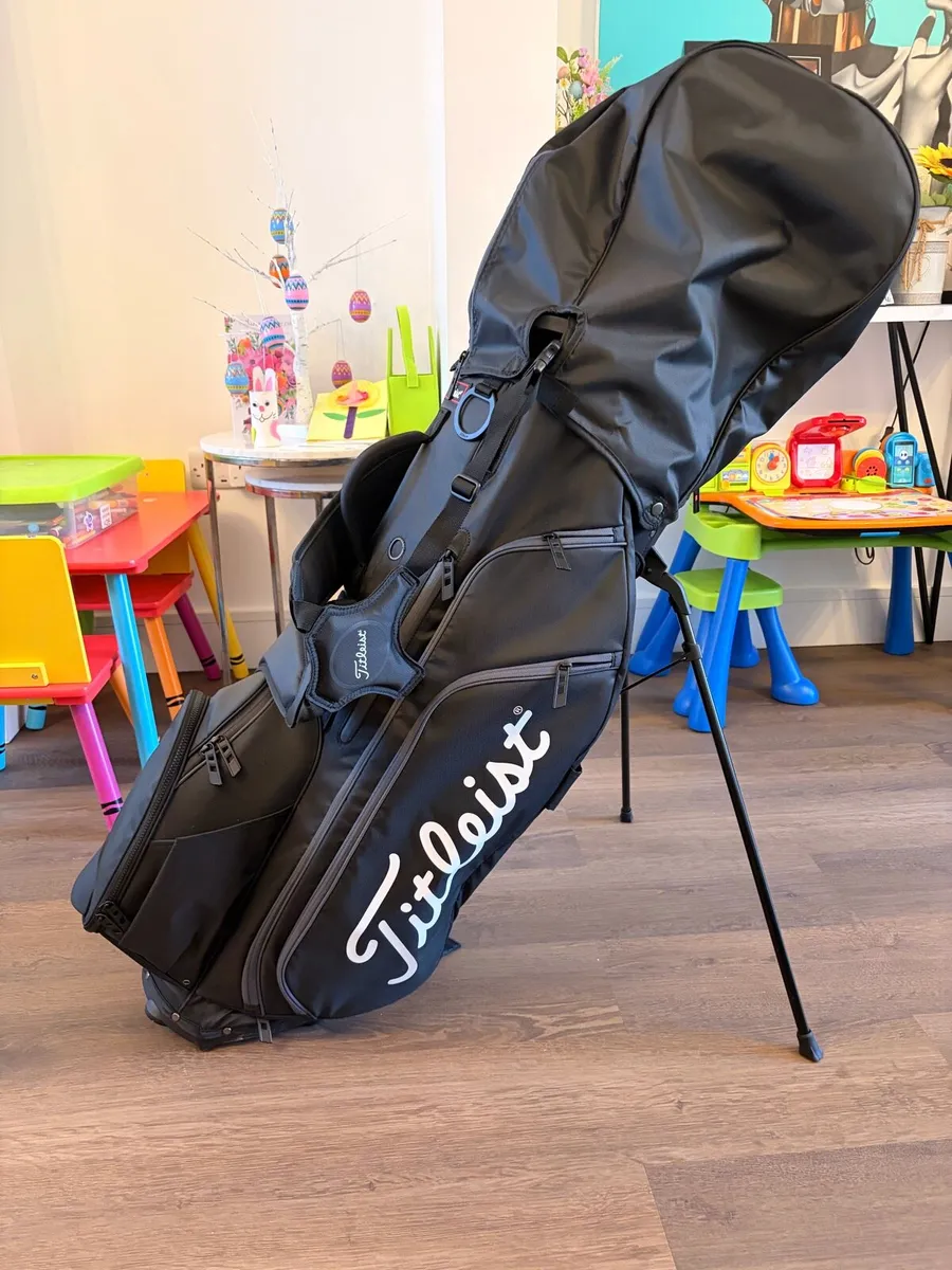 Titleist Hybrid 14 stand bag - (used once) - Image 1
