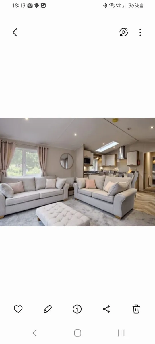 Pair of Luxury "Cantrell" Willerby Sheraton sofas - Image 3