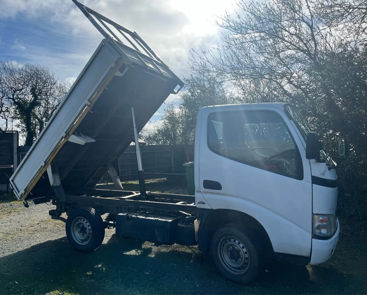 Toyota Dyna tipper - Image 2